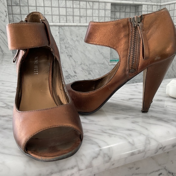 5.5 metallic copper women’s heels - Picture 3 of 6